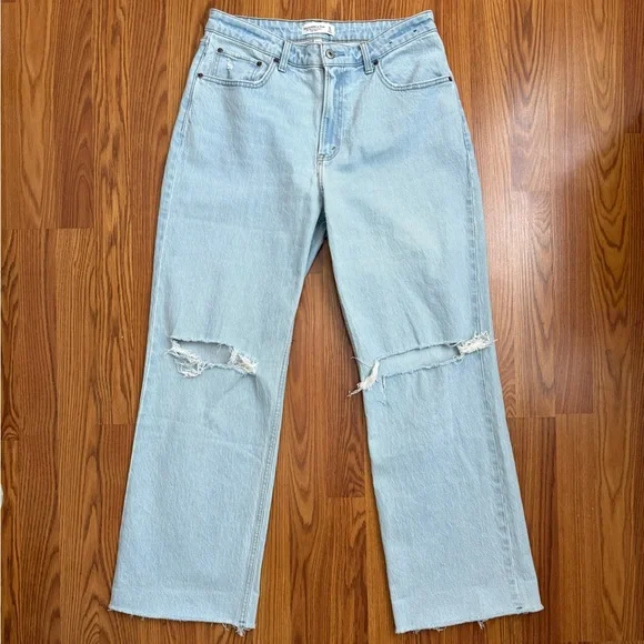 Abercrombie & Fitch 90s Curve Love Relaxed Straight Leg Jeans - Picture 3 of 7